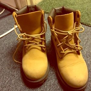 Size 3.5 youth timberlands